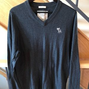 Men’s Abercrombie v-neck sweater